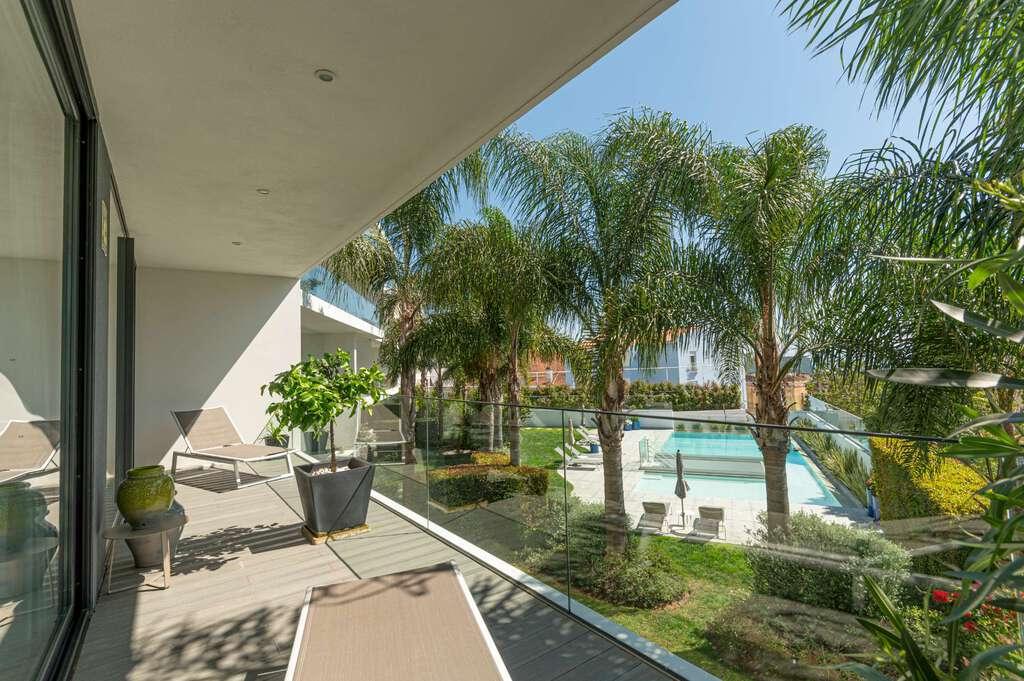 Imóveis Estoril e Monte Estoril Porta da Frente Christie's